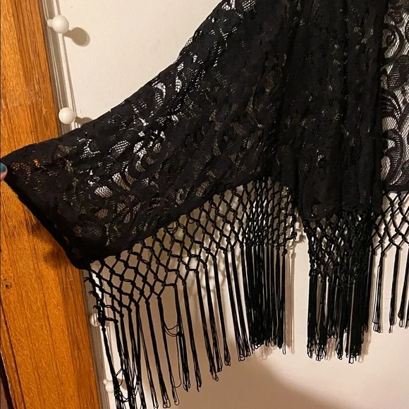 Forever 21 Black Lace Fringe Short Kimono - Picture 2 of 8